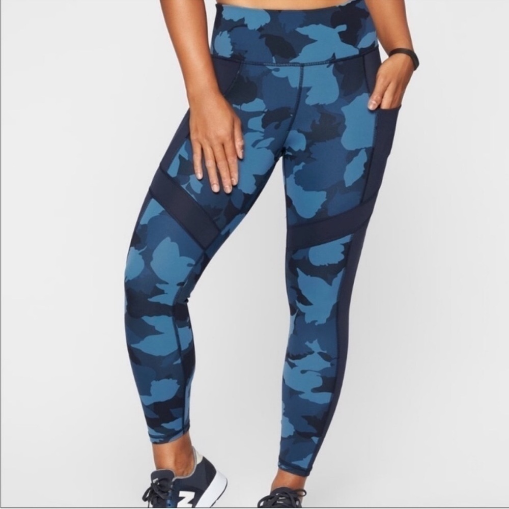 Athleta All In Navy Blue Camo 7/8 Tight High Rise Active Stretch Legging Small